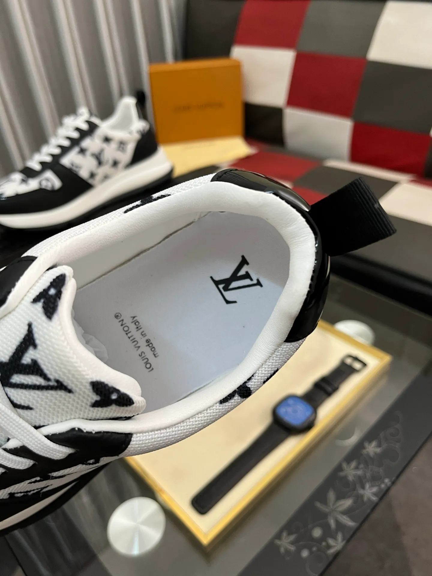 Men's men's shoes💰458⌚️⌚️ Loui* Vuitto* - Louis ** donkey's new color men's trainer sneakers, this LV Trainer sneaker is made of calfskin and breathable mesh, showing pure colors, the #54 logo on the back traces the brand's birth in 1854, the designer's handwritten brand logo embellishes one side, virgil Designed by abloh himself, it is a very commemorative sneaker. The new LV Louis Vuitton loui* vuitto* trainer sneaker low casual sports culture versatile basketball sneaker. Size: 38-444️⃣Colors available